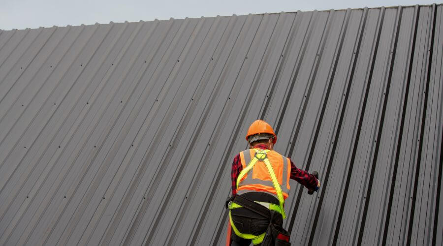 Roofer in Kinnear, WY
